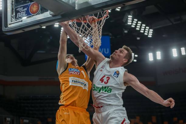 著名教练阿 著名教练阿